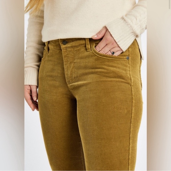 LEVI’S BLACK HIGH RISE SKINNY CORDUROY JEANS - Picture 2 of 6